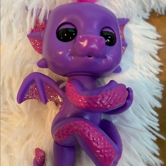 Fingerlings Kaylin Glitter Dragon Purple with Pink - Picture 5 of 9